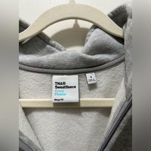 Aritzia TNA Cozy Fleece 1/4 Zip Sweatshirt Heather Chrome - Picture 5 of 8
